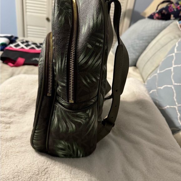 Michael Kors petite backpack with matching wallet and cosmetic case - Picture 10 of 11